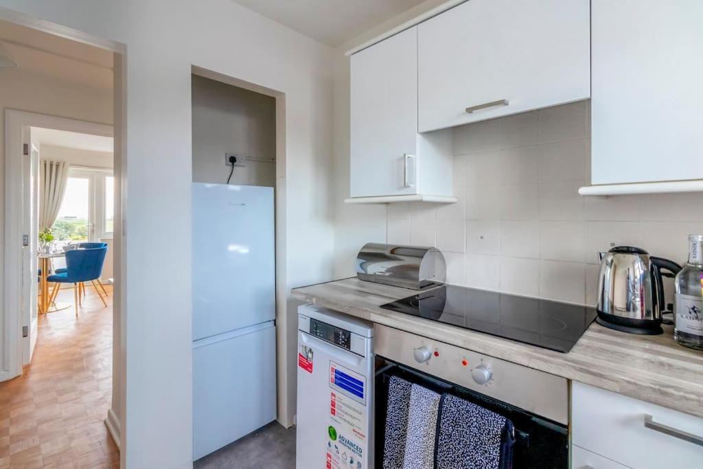 Beautiful Sea View 2 Bedroom Sleeps 6-Free Parking Bornemouth Extérieur photo