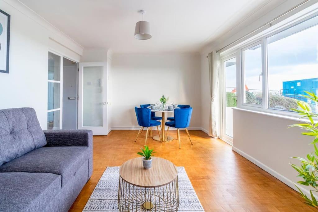 Beautiful Sea View 2 Bedroom Sleeps 6-Free Parking Bornemouth Extérieur photo