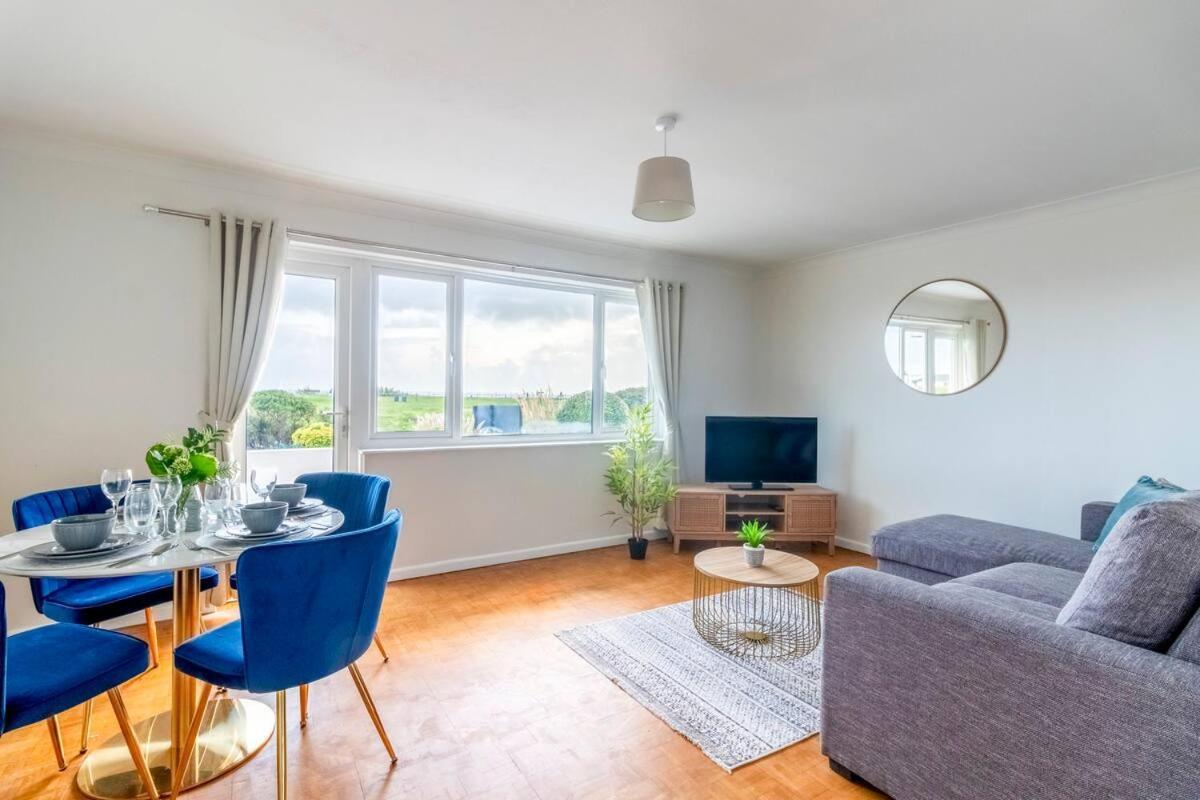 Beautiful Sea View 2 Bedroom Sleeps 6-Free Parking Bornemouth Extérieur photo